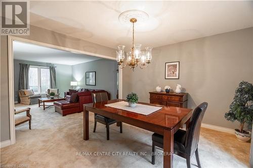 9 Aspen Place, London, ON - Indoor Photo Showing Dining Room