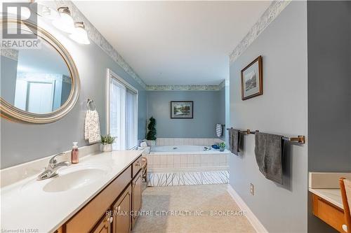 9 Aspen Pl, London, ON - Indoor Photo Showing Bathroom