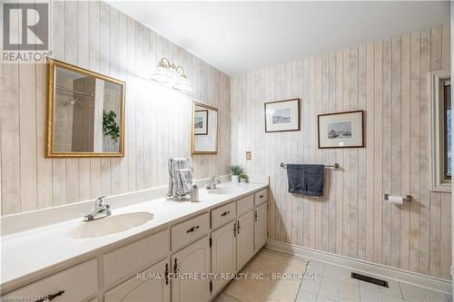 9 Aspen Place, London, ON - Indoor Photo Showing Bathroom
