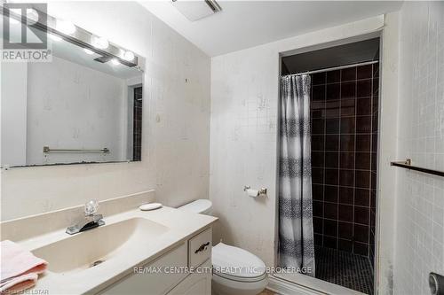9 Aspen Pl, London, ON - Indoor Photo Showing Bathroom