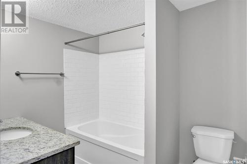 2059 Elphinstone Street, Regina, SK - Indoor Photo Showing Bathroom