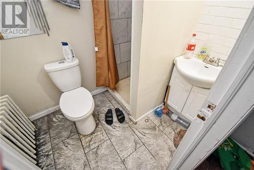 286-290 Hazel St, Sudbury, ON - Indoor Photo Showing Bathroom