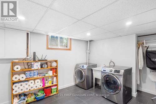 688 Westmount Hills Dr E, London, ON - Indoor Photo Showing Laundry Room