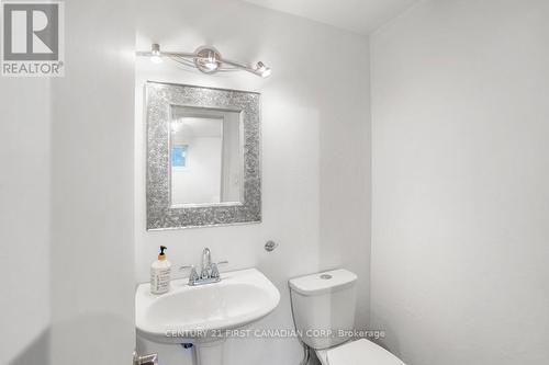 688 Westmount Hills Drive E, London, ON - Indoor Photo Showing Bathroom