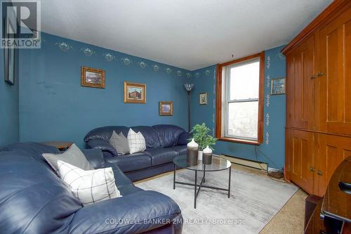 8005 Liberty St N, Clarington, ON - Indoor Photo Showing Living Room