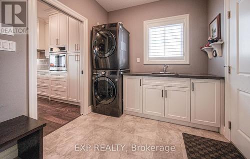 138 Ridgeview Dr, Mapleton, ON - Indoor Photo Showing Laundry Room