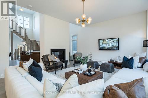 116 Dorothy Drive, Blue Mountains, ON - Indoor Photo Showing Living Room