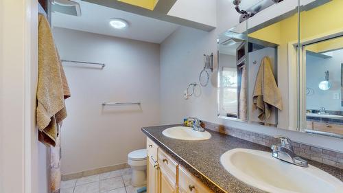 805 29Th Avenue S, Cranbrook, BC - Indoor Photo Showing Bathroom
