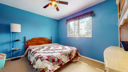 805 29Th Avenue S, Cranbrook, BC - Indoor Photo Showing Bedroom