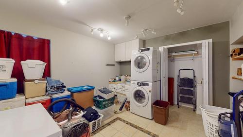 805 29Th Avenue S, Cranbrook, BC - Indoor Photo Showing Laundry Room