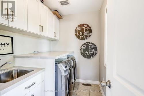 6 Globemaster Lane, Richmond Hill, ON - Indoor Photo Showing Laundry Room