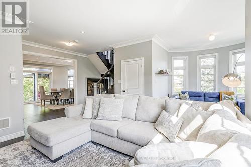 6 Globemaster Lane, Richmond Hill, ON - Indoor Photo Showing Living Room