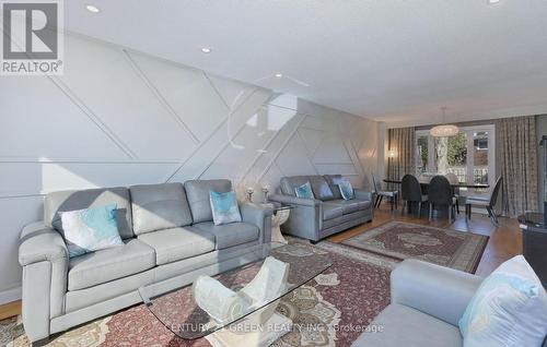 2551 Birch Cres, Mississauga, ON - Indoor Photo Showing Living Room