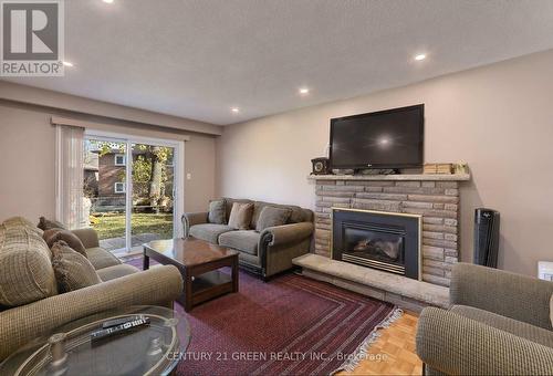 2551 Birch Cres, Mississauga, ON - Indoor Photo Showing Living Room With Fireplace