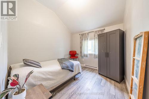 43 Bayview Rd, Kawartha Lakes, ON - Indoor Photo Showing Bedroom