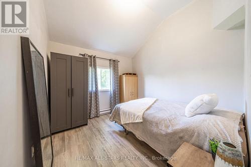 43 Bayview Rd, Kawartha Lakes, ON - Indoor Photo Showing Bedroom
