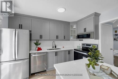 32 Nectarine Crescent, Brampton, ON - Indoor Photo Showing Kitchen With Stainless Steel Kitchen
