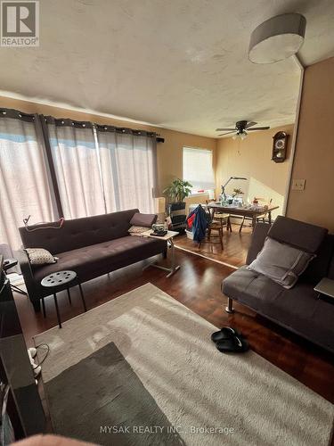 101 Craydon Road, Whitby, ON - Indoor Photo Showing Living Room