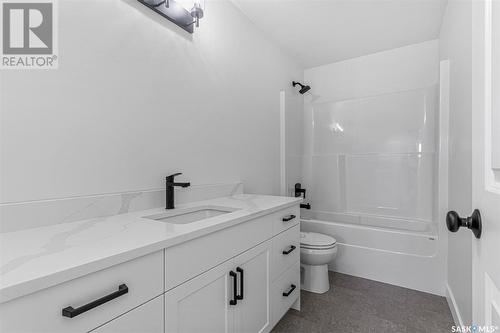4 Peace Bay, Dundurn Rm No. 314, SK - Indoor Photo Showing Bathroom