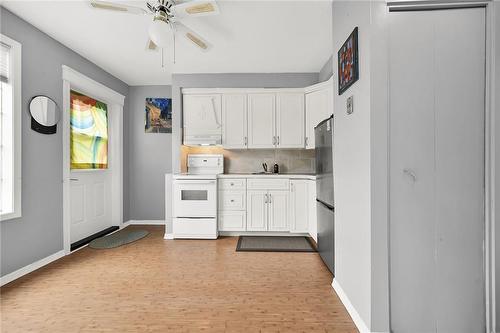146 Princeton Drive, Hamilton, ON - Indoor Photo Showing Kitchen