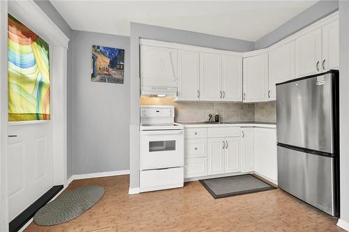 146 Princeton Drive, Hamilton, ON - Indoor Photo Showing Kitchen
