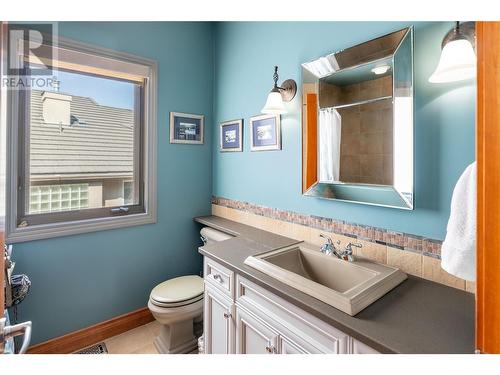 4178 Gallaghers Boulevard S, Kelowna, BC - Indoor Photo Showing Bathroom
