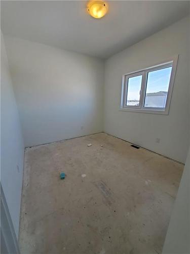 17 Mulberry Avenue, Niverville, MB - Indoor Photo Showing Other Room