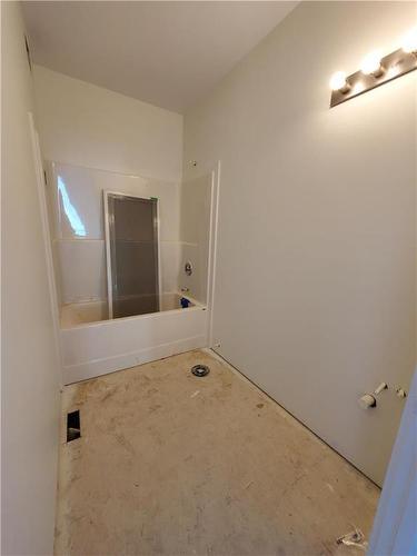 17 Mulberry Avenue, Niverville, MB - Indoor Photo Showing Other Room