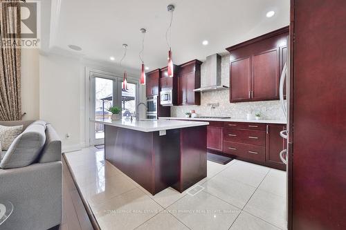 1841 Hindhead Rd, Mississauga, ON - Indoor Photo Showing Kitchen With Upgraded Kitchen