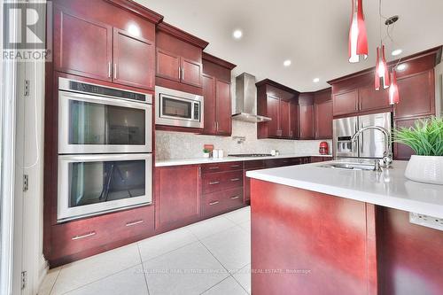 1841 Hindhead Rd, Mississauga, ON - Indoor Photo Showing Kitchen With Upgraded Kitchen