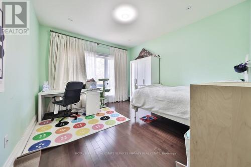 1841 Hindhead Rd, Mississauga, ON - Indoor Photo Showing Bedroom