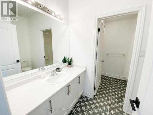 106 Marina Village Drive, Georgian Bay, ON - Indoor Photo Showing Bathroom