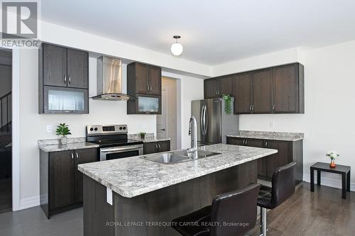 38 Hutton Cres, Essa, ON - Indoor Photo Showing Kitchen With Double Sink With Upgraded Kitchen