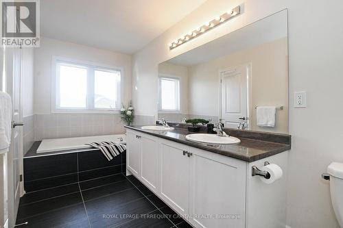 38 Hutton Cres, Essa, ON - Indoor Photo Showing Bathroom