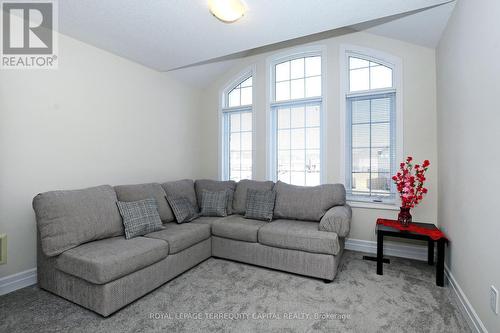 38 Hutton Crescent, Essa, ON - Indoor Photo Showing Living Room