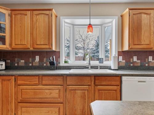 433 Fortress Crescent, Vernon, BC - Indoor Photo Showing Kitchen With Double Sink