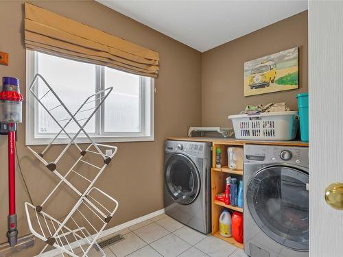 433 Fortress Crescent, Vernon, BC - Indoor Photo Showing Laundry Room