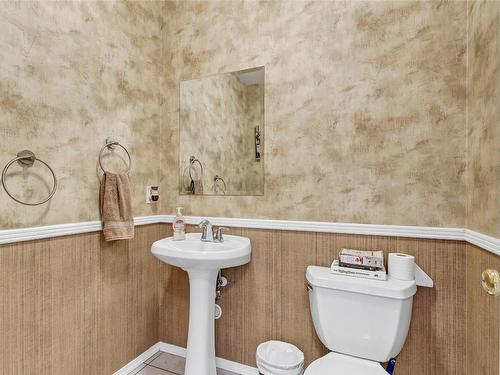 433 Fortress Crescent, Vernon, BC - Indoor Photo Showing Bathroom