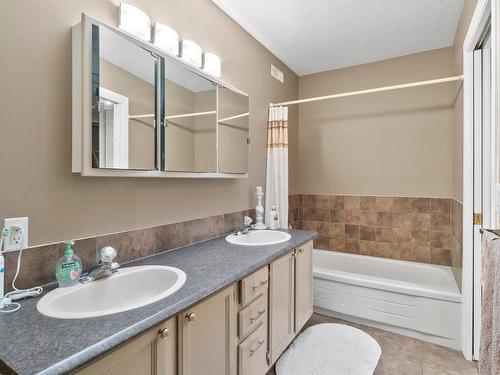 33-1020 Lanfranco Road, Kelowna, BC - Indoor Photo Showing Bathroom