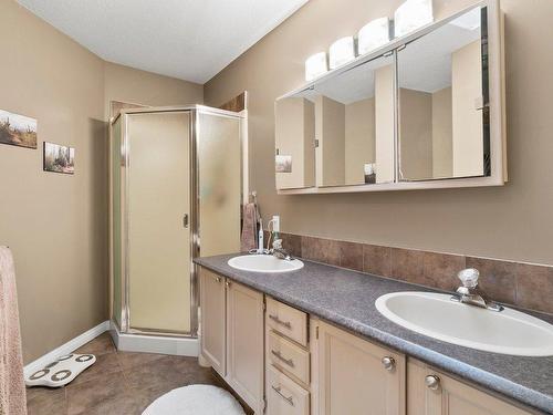 33-1020 Lanfranco Road, Kelowna, BC - Indoor Photo Showing Bathroom