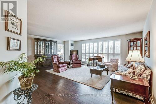 #301 -1700 The Collegeway, Mississauga, ON - Indoor Photo Showing Living Room