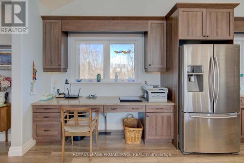 38 Oak Bluffs Road, South Frontenac, ON - Indoor Photo Showing Kitchen