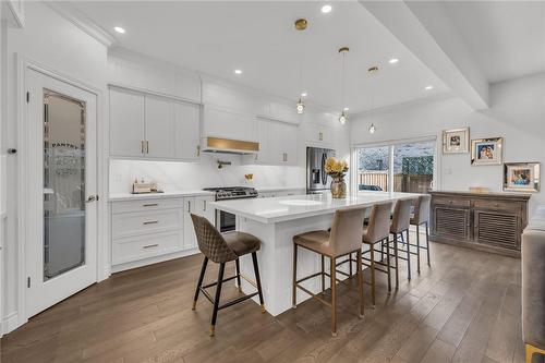 122 Shoreview Place, Stoney Creek, ON - Indoor Photo Showing Kitchen With Upgraded Kitchen