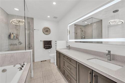 122 Shoreview Place, Stoney Creek, ON - Indoor Photo Showing Bathroom