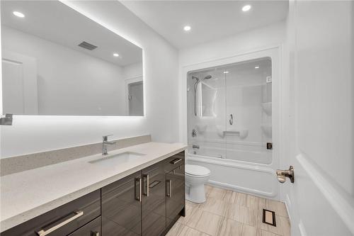 122 Shoreview Place, Stoney Creek, ON - Indoor Photo Showing Bathroom