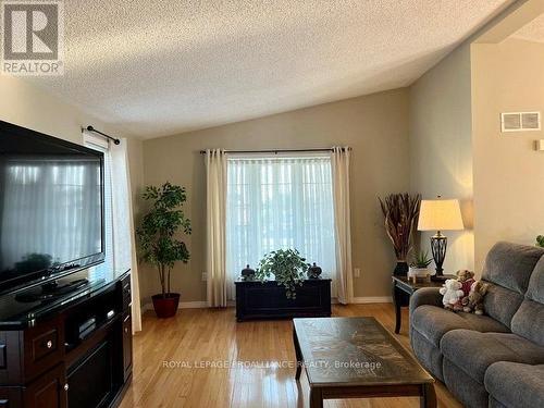 12 Birch St, Greater Napanee, ON - Indoor Photo Showing Living Room