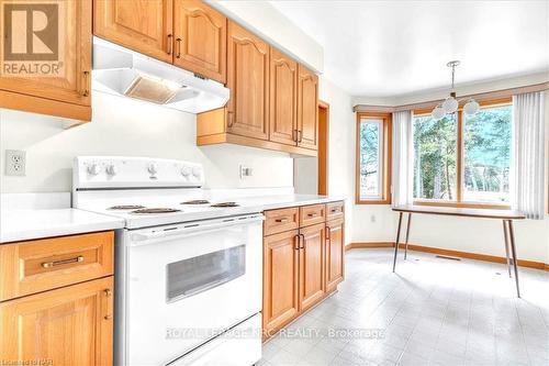 1138 Lakeshore Road W, St. Catharines, ON - Indoor Photo Showing Kitchen