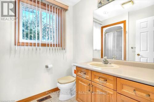 1138 Lakeshore Rd W, St. Catharines, ON - Indoor Photo Showing Bathroom