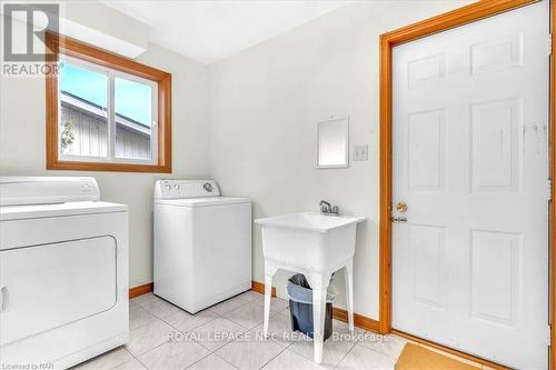 1138 Lakeshore Road W, St. Catharines, ON - Indoor Photo Showing Laundry Room