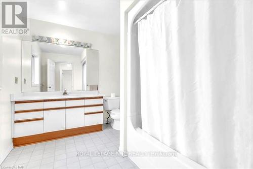 1138 Lakeshore Rd W, St. Catharines, ON - Indoor Photo Showing Bathroom